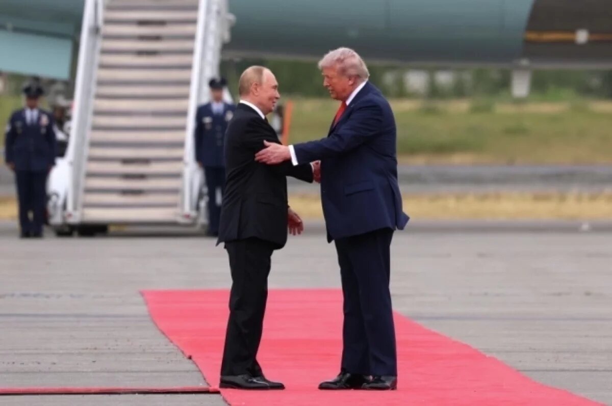    Трамп разместил в Белом доме фото с Путиным: обзор зарубежных СМИ 28 января