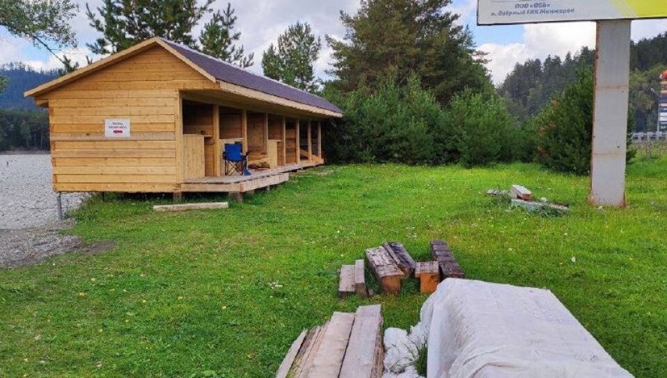    Незаконные объекты на берегу Катуни. Источник: Прокуратура Республики Алтай