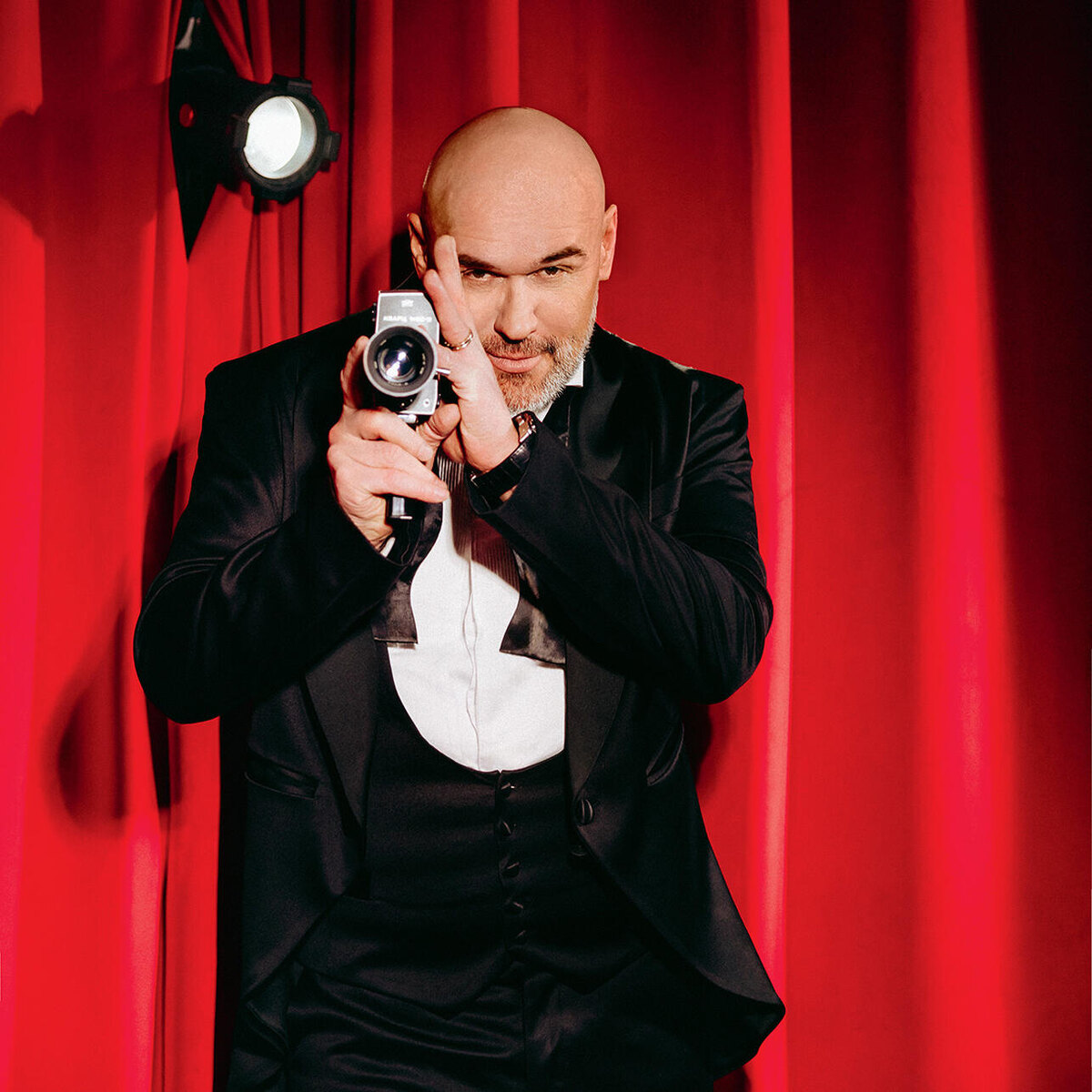    Над обложкой работали: Креативный директор, стилист Владимир Славский Продюсер Татьяна Жихарева Фотограф Ирина Заргано Ассистент фотографа Рина Филимонова Ассистент Лариса Васькова Ассистент Елена Кириленко Видеограф Олеся Лисевцова Визажист Юлия Васильцова Стилист аксессуаров Анна Грекова Ирина Заргано