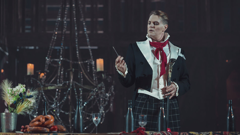 Сцена из спектакля «Трехгрошовая история» в Театре имени Комиссаржевской, режиссер Алексей Франдетти.📷Фото: пресс-служба Театра им. В.Ф. Комиссаржевской