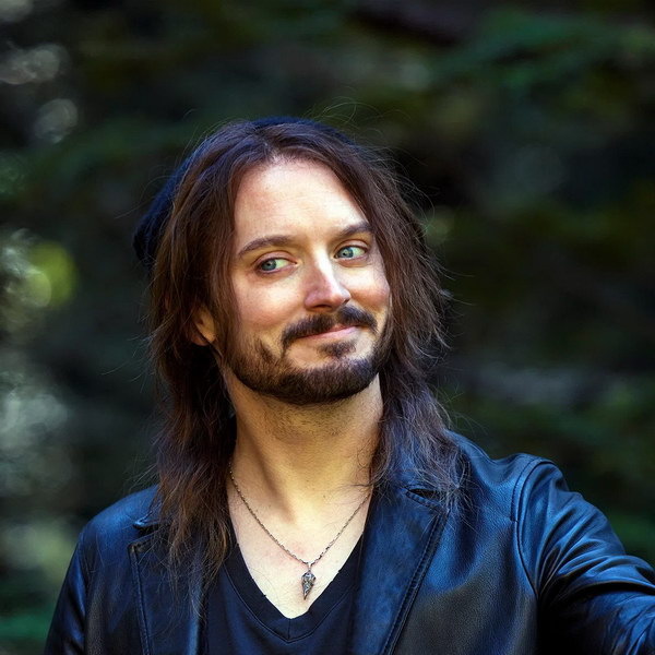     Сегодня 45 лет Элайдже Вуду