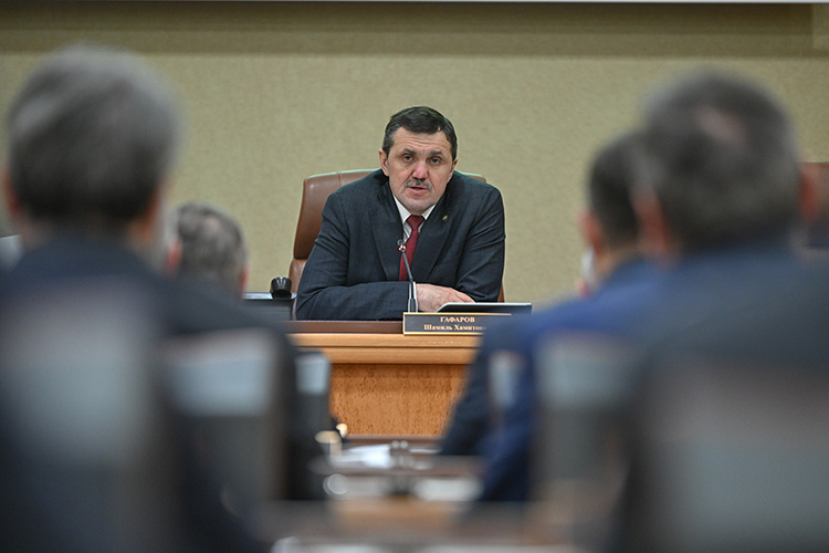    Шамиль Гафаров: «Считаю, что пьяные за рулем — это преступники. Почему, когда человек стреляет — это преступник, а когда берет в руку другое оружие — свой автомобиль, сбивает, убивает человека, — он не преступник?».   
Фото: tatarstan.ru