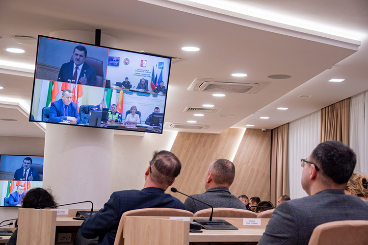    Превышение прогноза нацпроекта зафиксировано в Высокогорском, Пестречинском, Лаишевском, Верхнеуслонском районах, Челнах, Тукаевском, Елабужском, Мамадышском, Мензелинском, Актанышском и других районах Татарстана.   
Фото: Олег Спиридонов