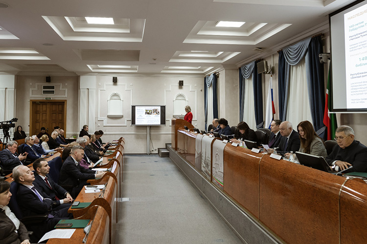    «Сегодня идет поистине война добра со злом», — заявила, в частности Ирада Аюпова, говоря о борьбе с чуждой идеологией и сохранении национальной идентичности.   
Фото: mincult.tatarstan.ru