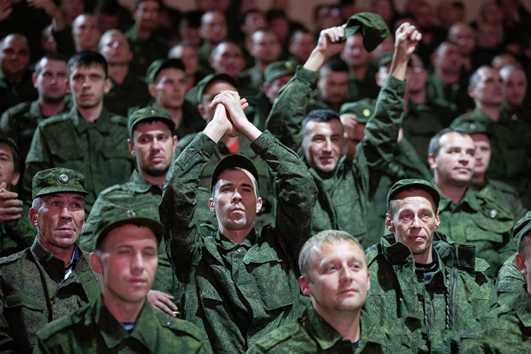    Творческие бригады и исполнители регулярно выезжают с концертами в действующие военные части СВО.   
Фото: «БИЗНЕС Online»