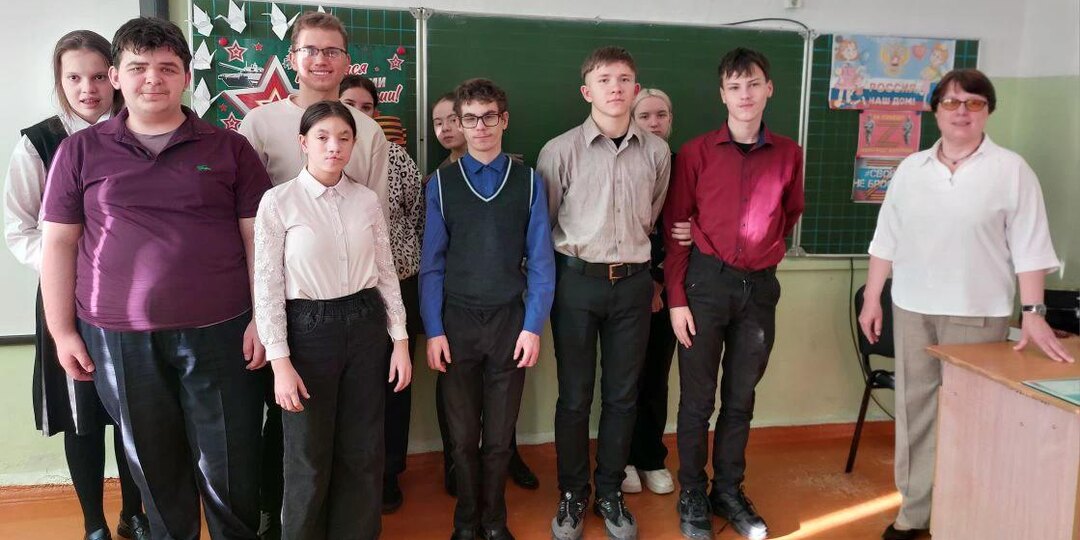 «Я родом не из детства — из войны»