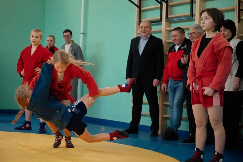    Фото Федерации самбо Свердловской области/На открытии зала для занятий самбо