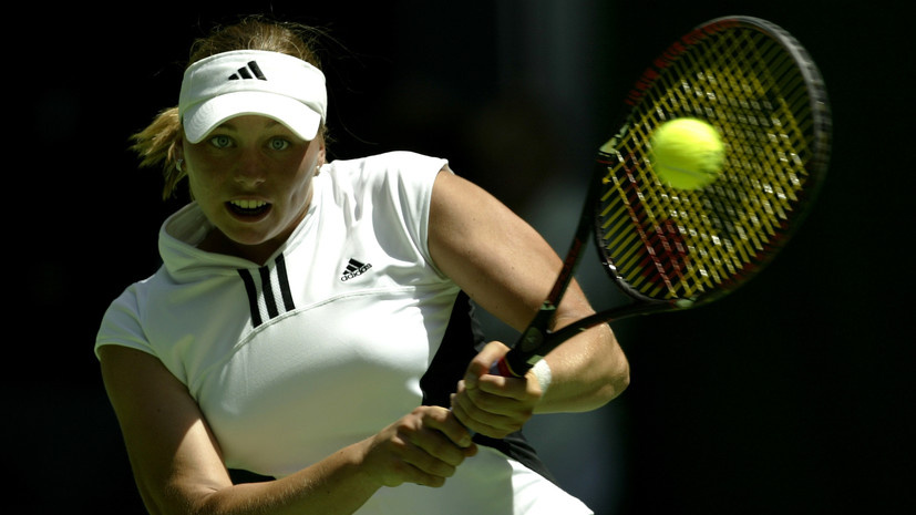     Вера Звонарёва на Australian Open 2004  Nick Laham/Getty Images