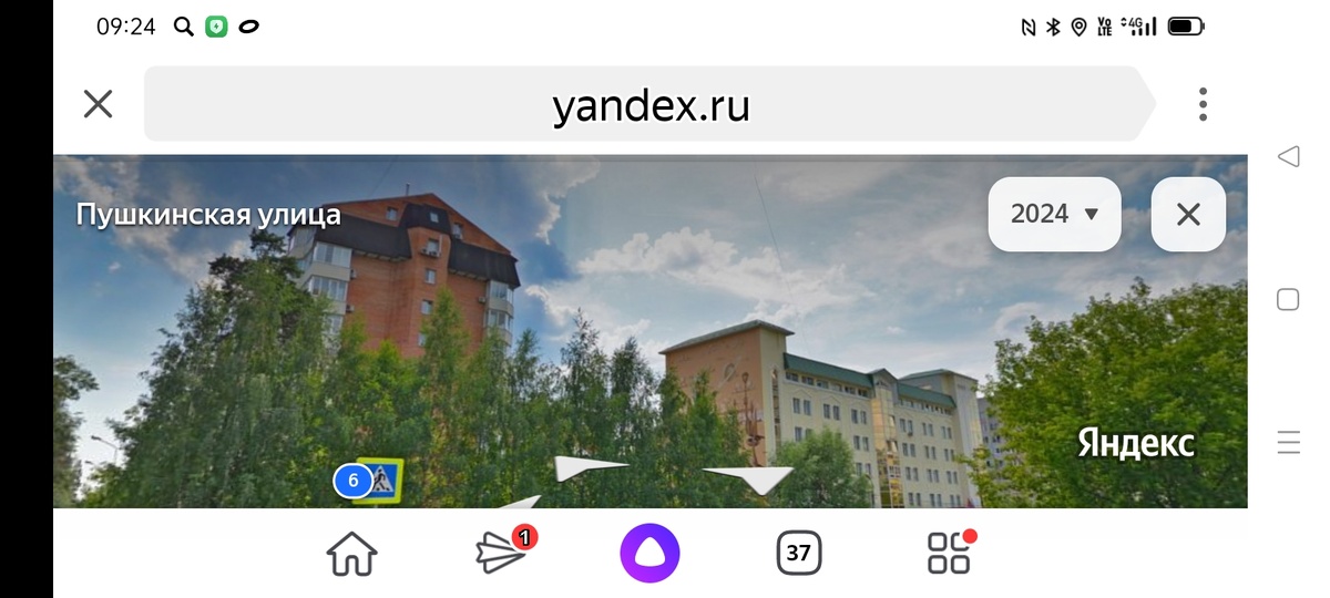 Справа моя бывшая работа, а слева бывший мой дом