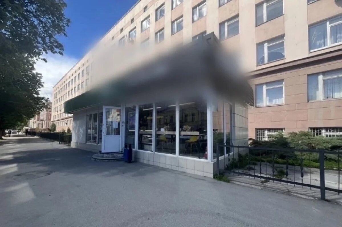    В центре Саратова снесут ларек с кофе и пирожными для студентов