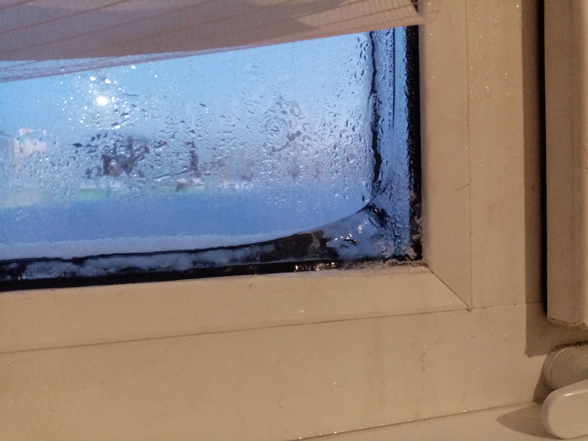 Лед на окне