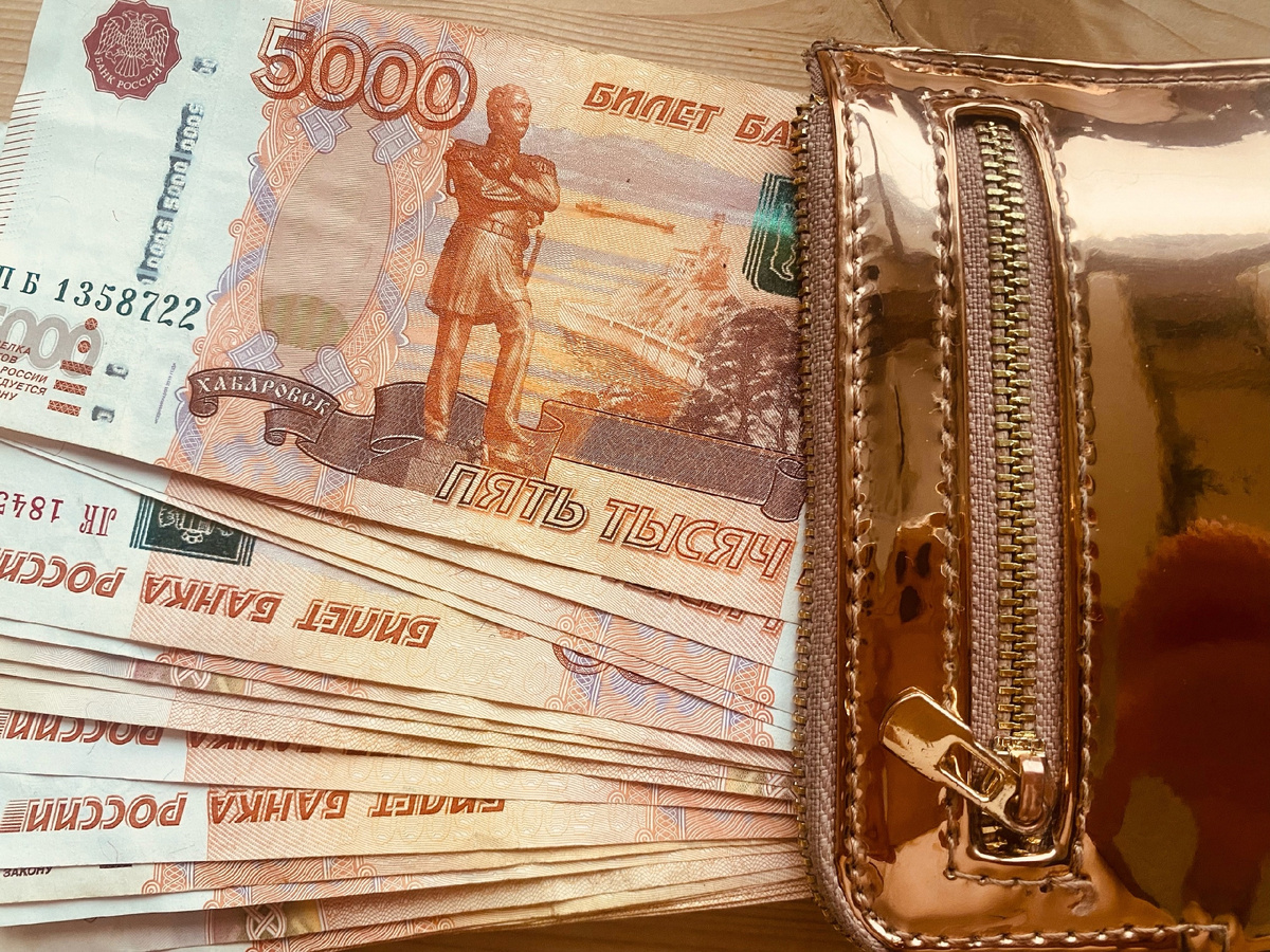 С любовью к каждому ,Наташа Эльберг- более 25 лет непрерывно практикующий энергопсихолог, кризисный психолог, синестет, автор книг-бестселлеров , автор методики ментальной трансформации и коррекции любых жизненных ситуаций с помощью специальных энергетических практик. Автор - мастер энергетического таро