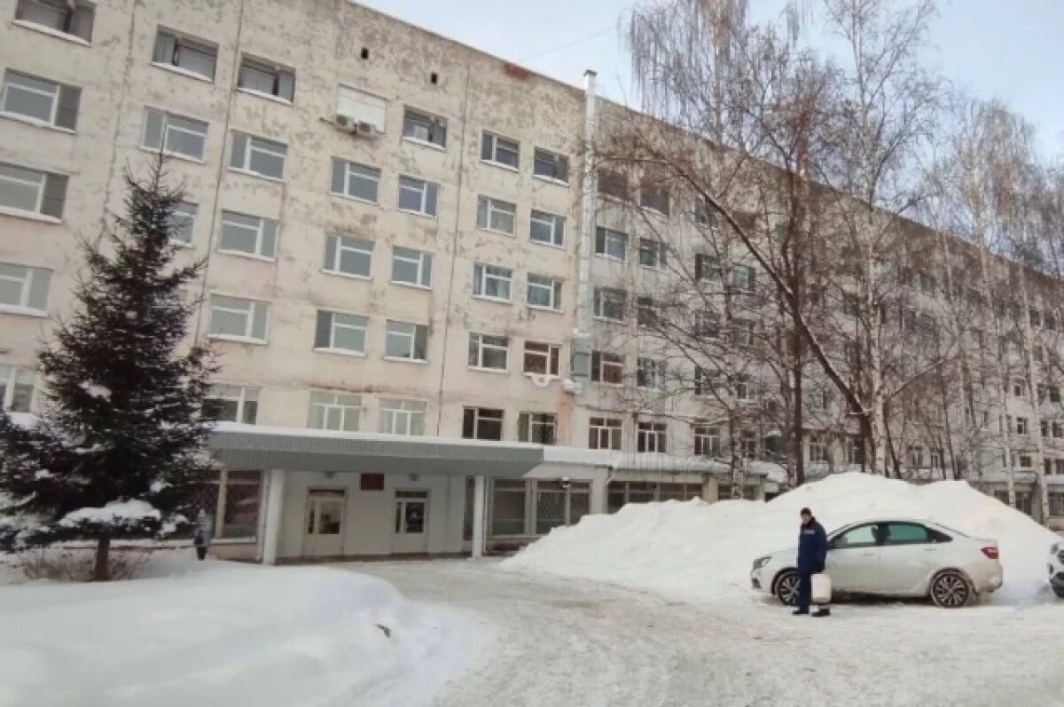    Падающая штукатурка и мерзлота.