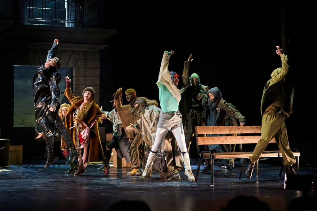    Спектакль «Собаки». Фото предоставлены пресс-службой фестиваля Источник фото: Театр To Go