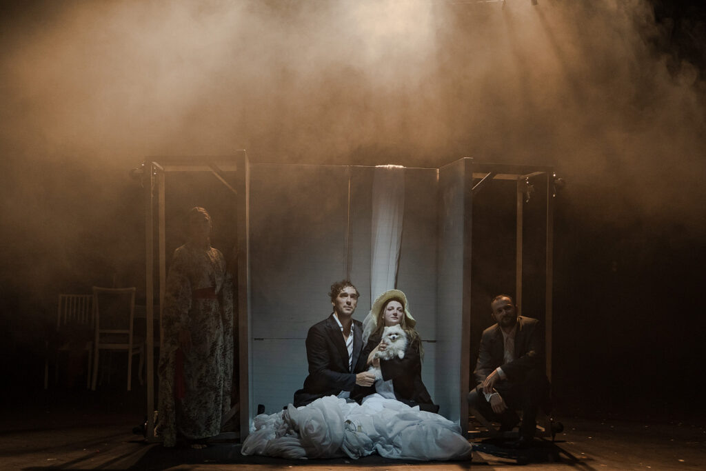    Спектакль «Дама с собачкой». Фото предоставлены пресс-службой фестиваля Источник фото: Театр To Go