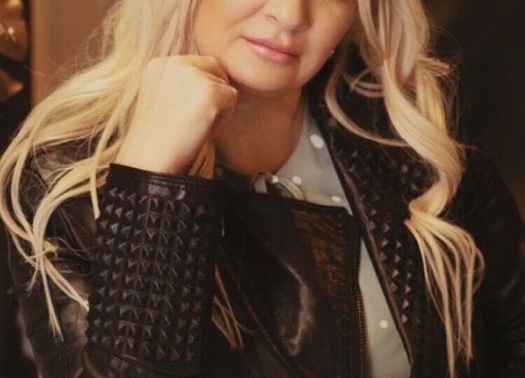 "Давай ведём общий бюджет" - сказала сожительница (44 года). Я согласился. Через месяц случайно открыл её банковское приложение и всё понял