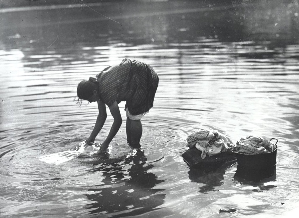 Прачка на Москве-реке. Семен Фридлянд, 1926 год, г. Москва, МАММ/МДФ.
