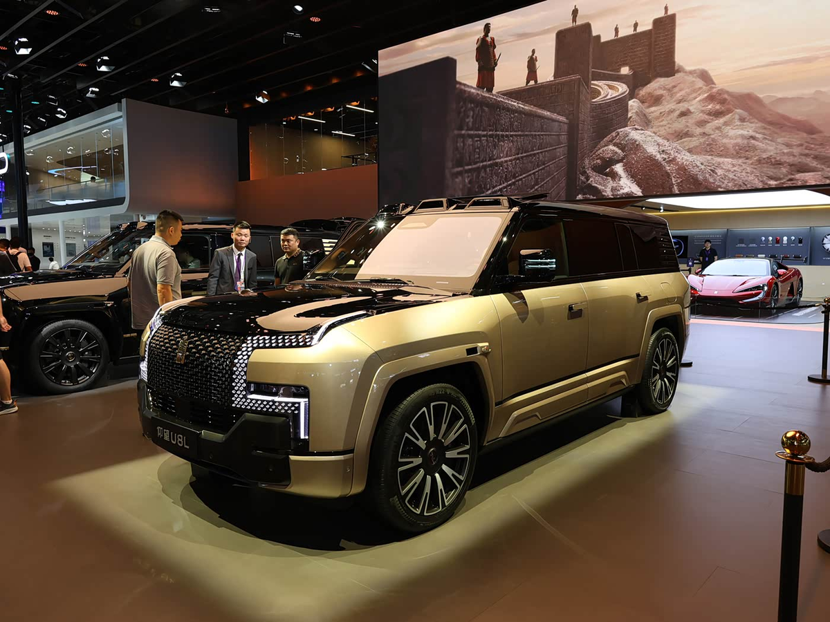 Китайский автомобиль, который вошел в ТОП-10 – BYD Yangwang U8L