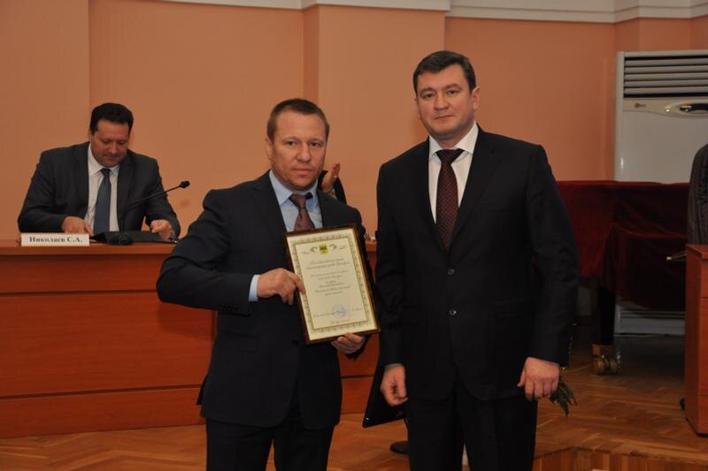    © Федерация дзюдо Оренбургской области / Вячеслав Богатов (с грамотой) и давно осужденный мэр Оренбурга Евгений Арапов