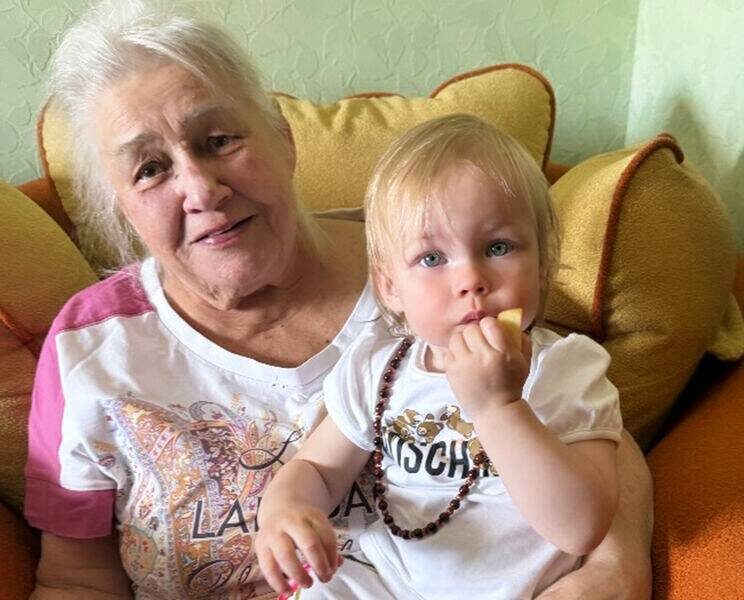    Бабушка Ангелина с внучкой АннойСоцсети Ольги Орловой