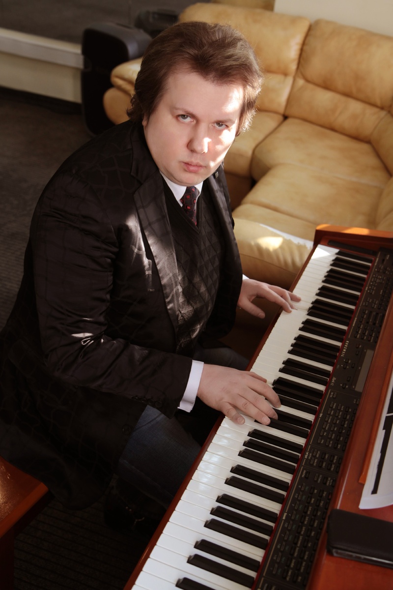 Опять у клавиш