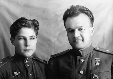 Аркадий с отцом.