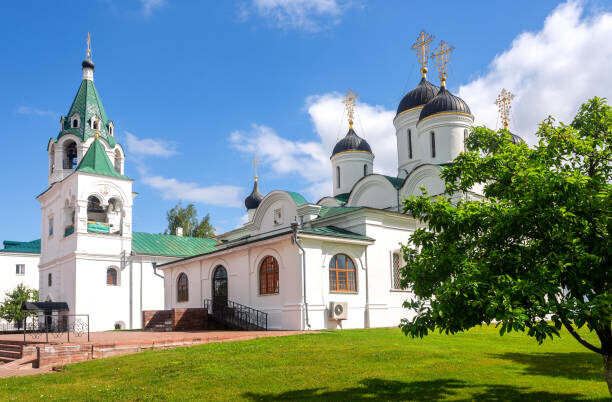 Это старейший монастырь города, а то и вообще всей России, упомянутый ещё под 1096 годом! Однако самое старое из дошедших до нас строений датируется лишь собор 1552 г. по основной теме монастыря… Фото из библиотеки iStock.