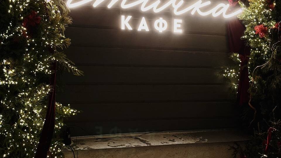 Панорамное кафе во Владимире с видом на Успенский собор: исследуем "Птичку"