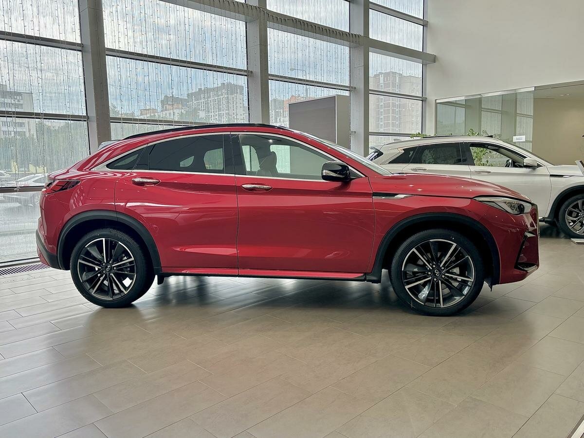 На дворе 2026 год, а Infiniti не может продать в РФ машины 2022 года выпуска. Источник иллюстрации - auto.ru
