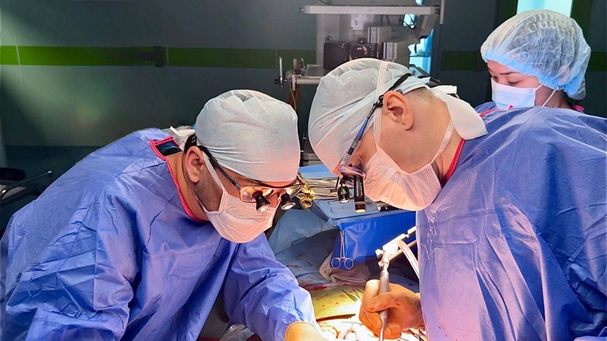    Врачи Кардиоцентра в Сургуте удалили у пациентки кисту размером с яблоко у самого сердца