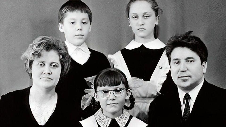 ЕЛЕНА СО СВОЕЙ СЕМЬЁЙ КЕМЕРОВСКИХ ВРАЧЕЙ ШАБУНИНЫХ. Открытый источник.