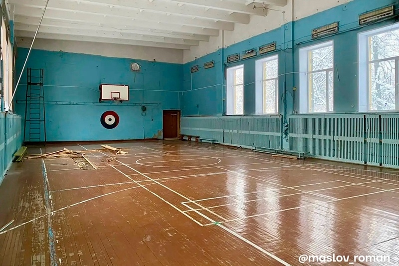    Школа находится на Ленина, 111. Здание было построено в 1964 году.