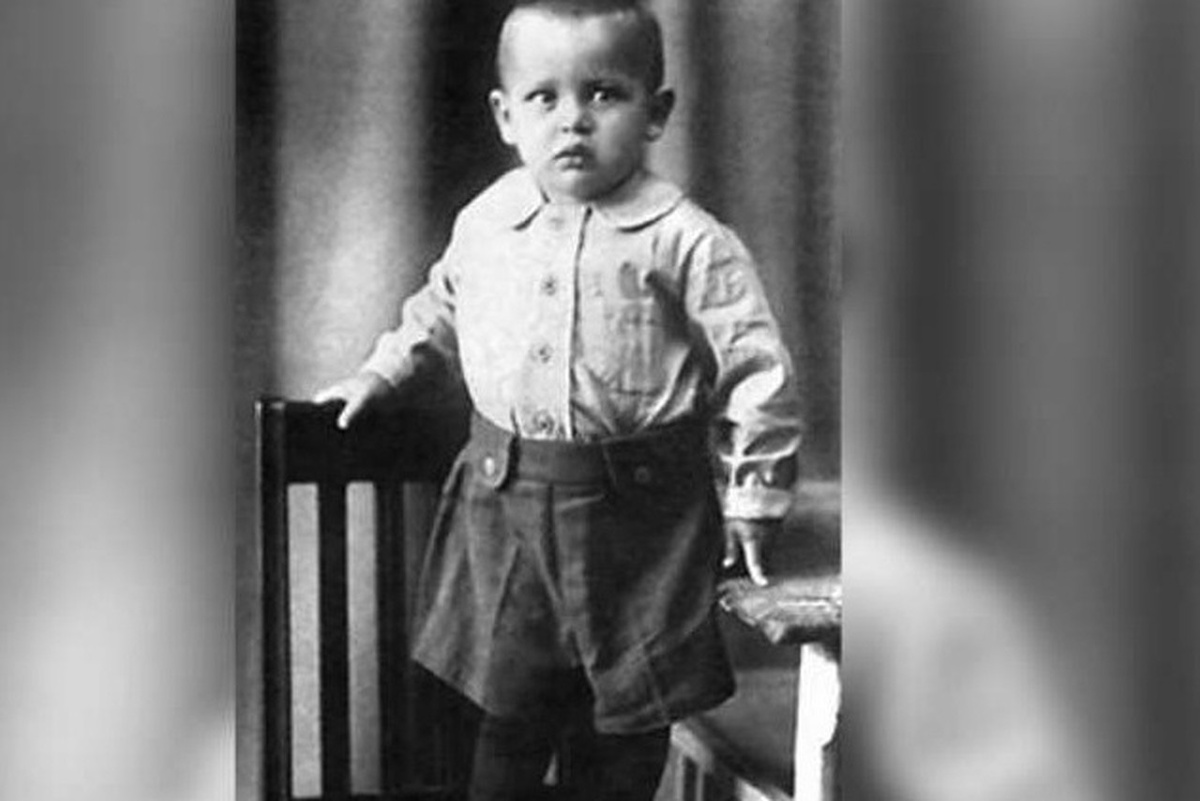 Фото © biography-life.ru / Василий Лановой в детстве