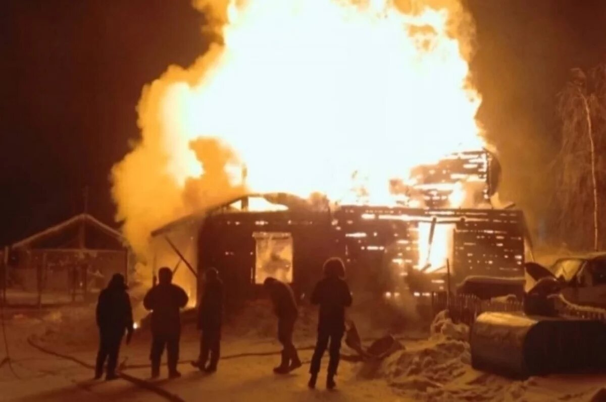    В Якутии объявили траур в связи с гибелью пяти человек при пожаре