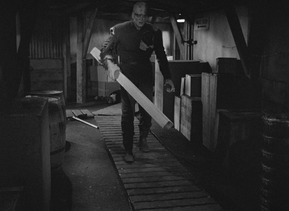 Устрашающий кадр из фильма "Нечто из иного мира"