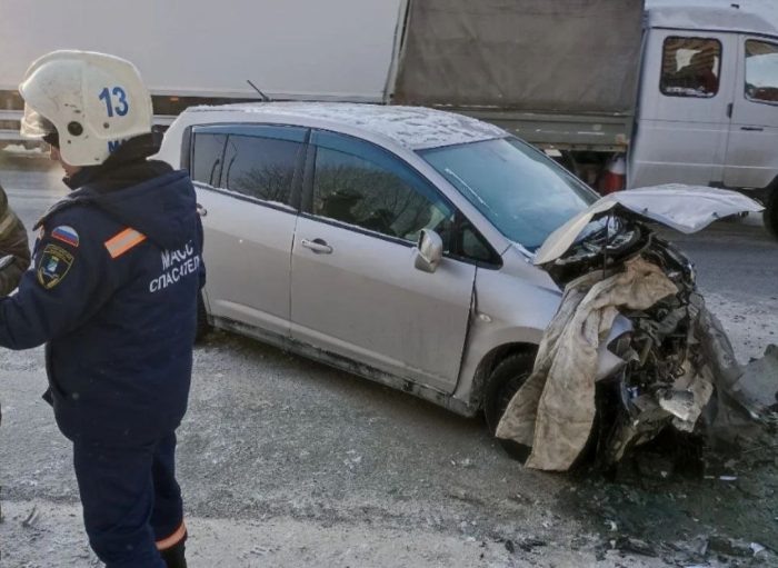 Спасатели помогли сыну пострадавшего в ДТП новосибирца: подростка успокоили и отогрели
