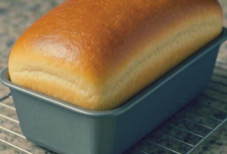 Мой хлеб — тёплый и живoй.