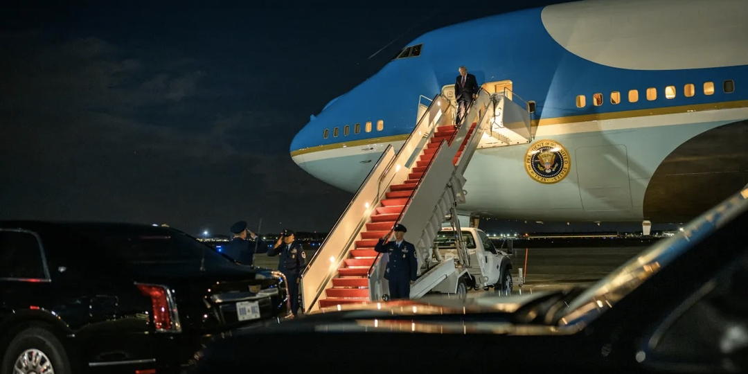 Трамп меняет лошадь на переправе: президенту США пришлось лететь в Давос на запасном «Боинге»