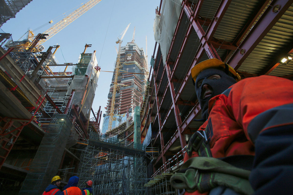 Строительство общественно-делового комплекса «Лахта центр». Фото: Антон Ваганов / ТАСС