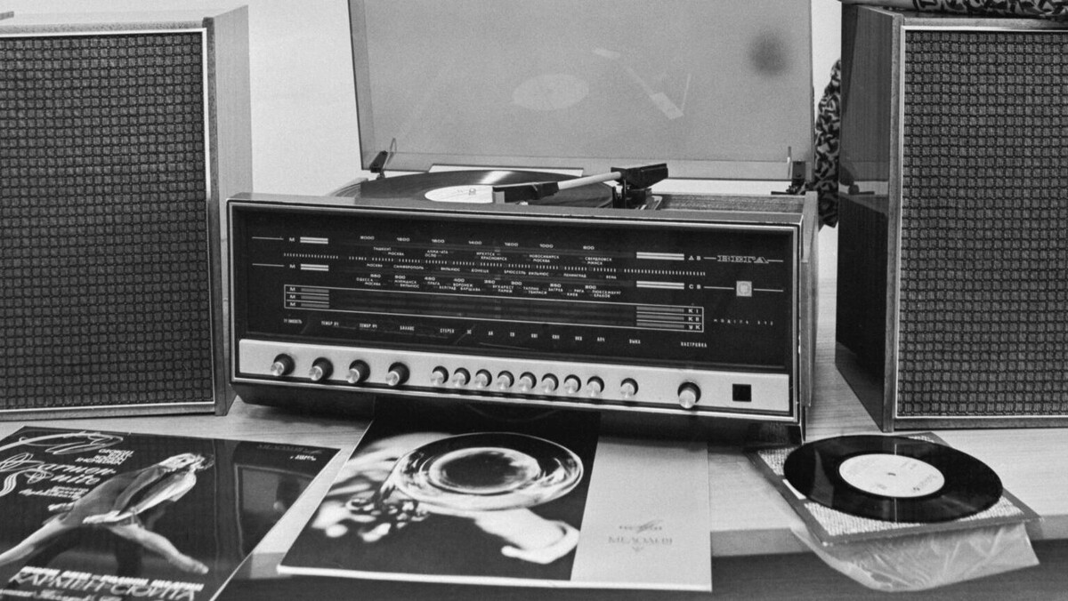 Демонстрации транзисторной стереорадиолы III класса «Вега-312-стерео». 1973 год. Фото: Блохин Максим / Фотохроника ТАСС