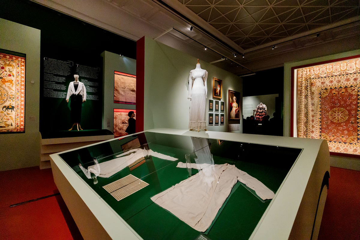    Экспозиция выставки «Индия. Ткань времени»