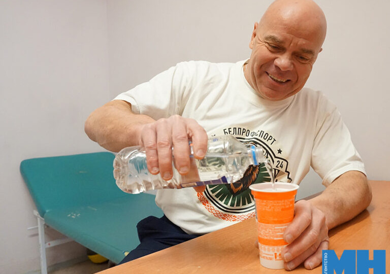 Правило «Пить 2,5 литра воды в день» — не для всех? Гиревик Вячеслав Хоронеко поделился советом