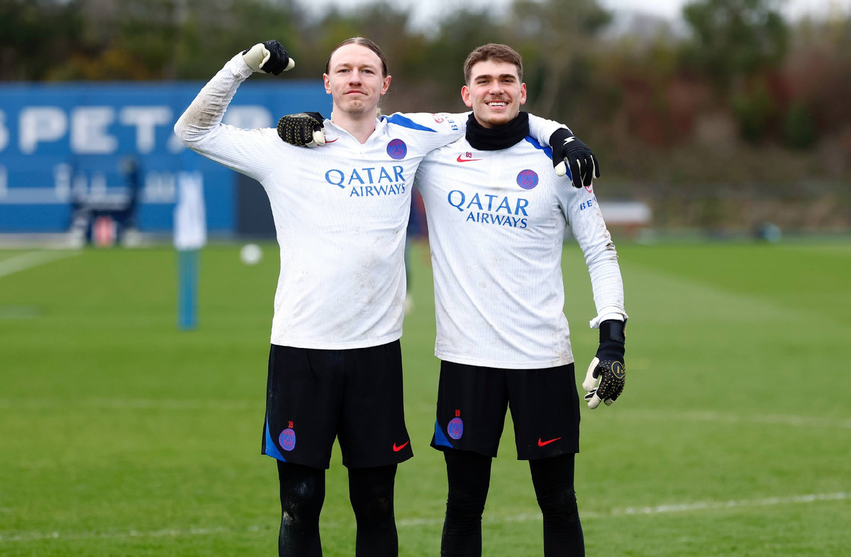 У него всё идёт нормально. В ближайшее время он уже сможет играть. 