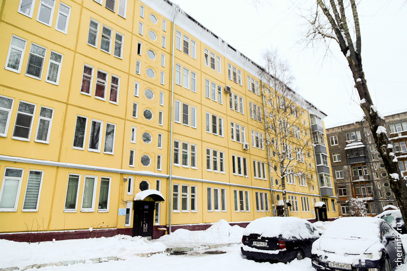    Снег и наледь с крыш и фасадов жилых домов должны убирать УК или ТСЖ. Работы нужно выполнять, как только сосульки появились.