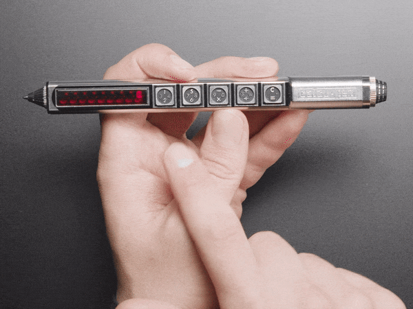 Это устройство не было удобным ни в качестве ручки, ни в качестве калькулятора, но зато смотрелось фантастически — особенно для 1970-х!