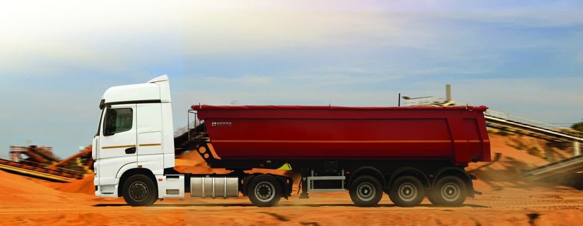   Автопоезд в составе магистрального тягача КАМАЗ-54901 К5 и самосвального полуприцепа НЕФАЗ-9509