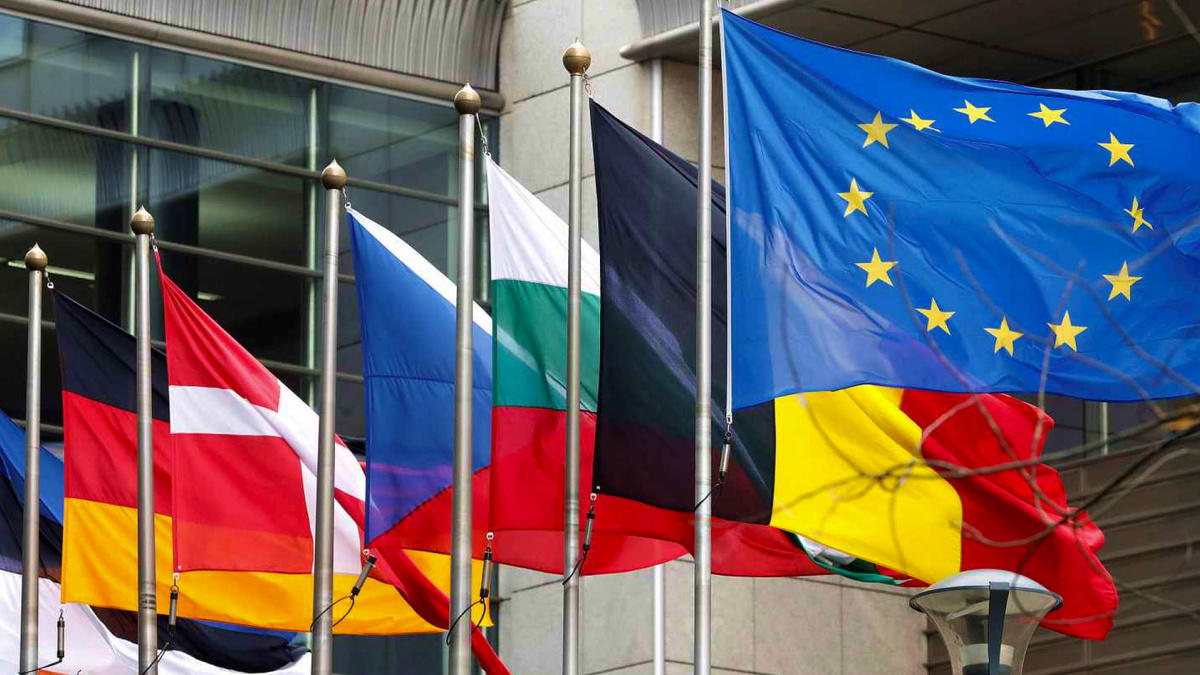 Голубая карта действует в 25 странах Европейского Союза, и каждая страна имеет свои особенности и требования для получения документа.