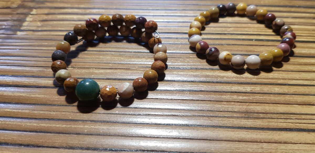 Браслеты из мукаита работа нашей семейной мастерской АртЛАМБ