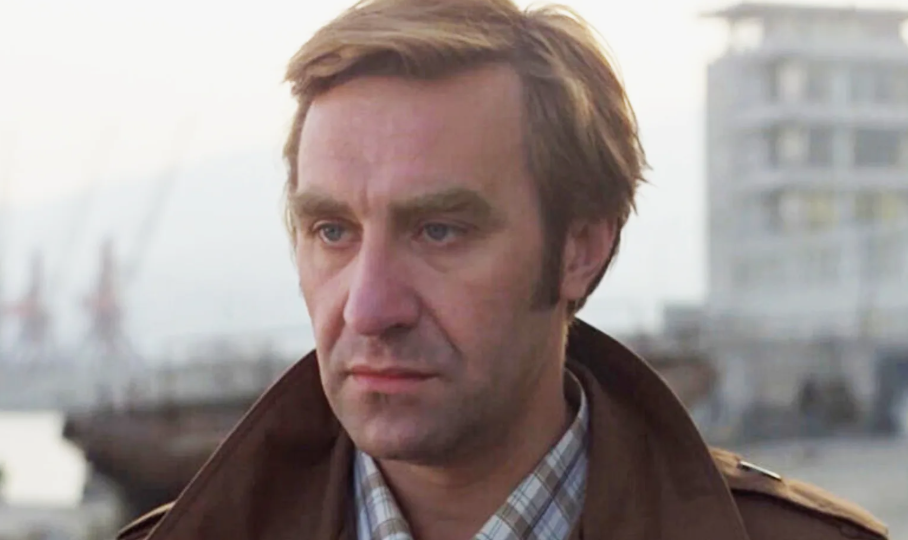 13 лет терпел измены первой жены, не общался с сыном и ушел из "Сватов" из-за Добронравова. Непростой путь актера Анатолия Васильева