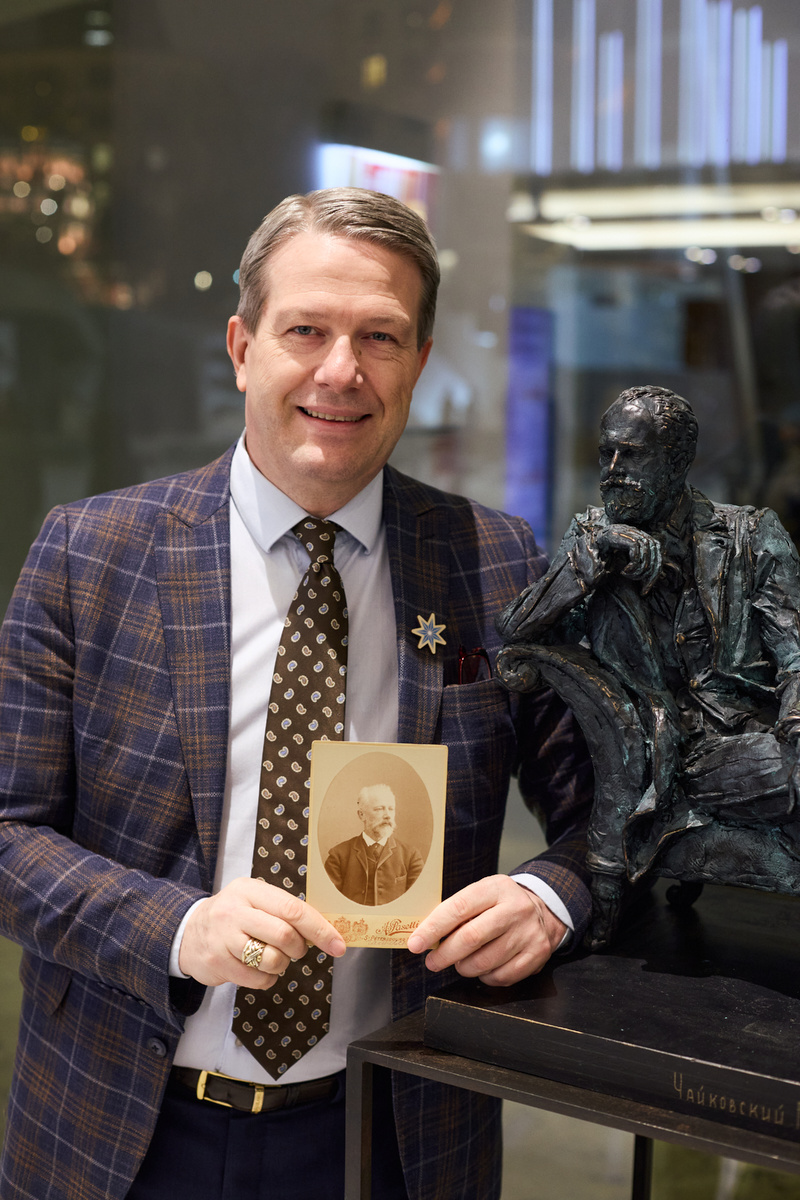 Кто такой Денис фон Мекк (Denis von Meck) - по мнению разных ИИ 